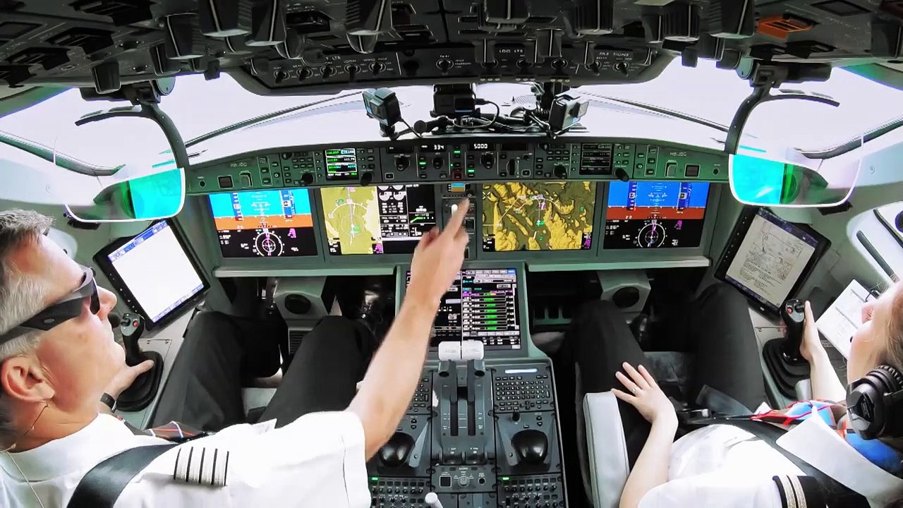 PilotsEYE.tv London City CS100/A220 | movie | 2019 | Official Trailer