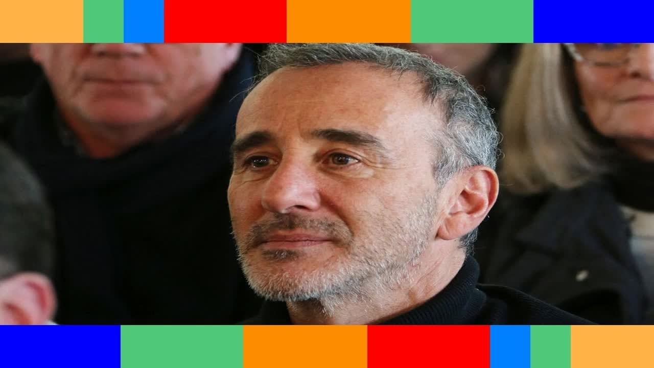Obsèques de Roger Louret : Muriel Robin effondrée, Francis Cabrel et Elie Semoun accablés