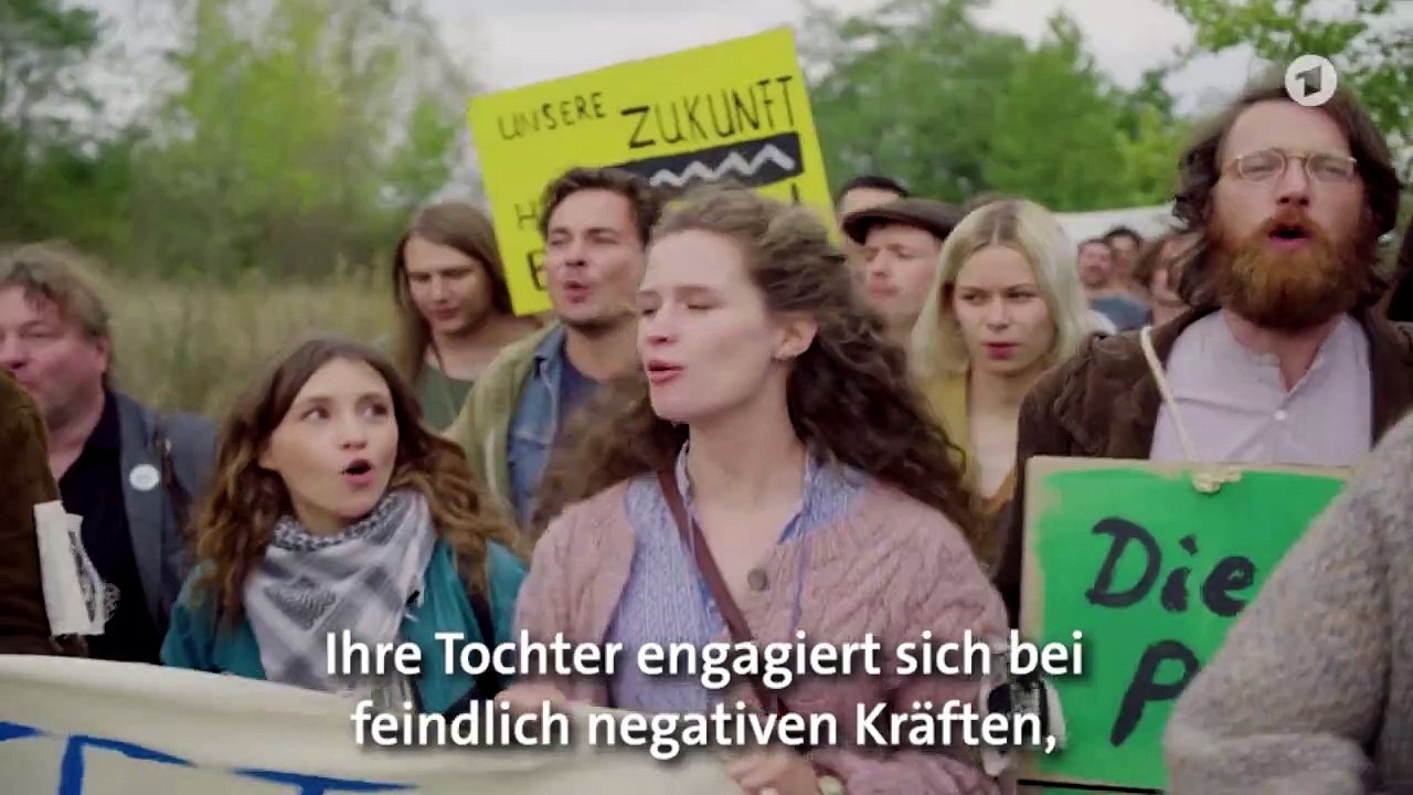 Die unheimliche Leichtigkeit der Revolution | movie | 2021 | Official Trailer