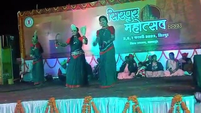 सिरपुर महोत्सव में स्कूली छात्रों ने दी कर्मा नृत्य की मनमोहक प्रस्तुति