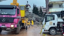 أكثر من 4200 قتيل ونحو 20 ألف جريح في الزلزال لمدمر الذي ضرب تركيا وسوريا