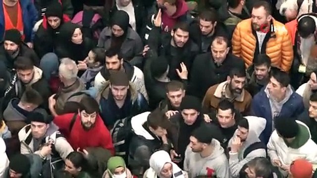 Binlerce gönüllü İstanbul Havalimanı'na akın etti