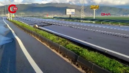 Hatay Havalimanı yolunda derin çatlaklar oluştu