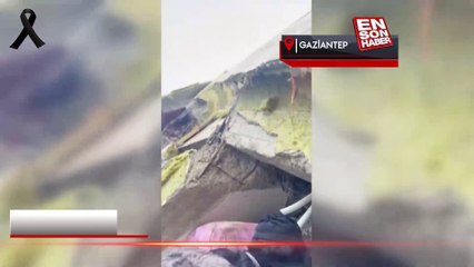 Özel harekat polisleri Gaziantep'te 2 kişiyi enkazdan çıkardı