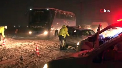 Konya'nın şehirler arası yollarında kar ve tipi engeli