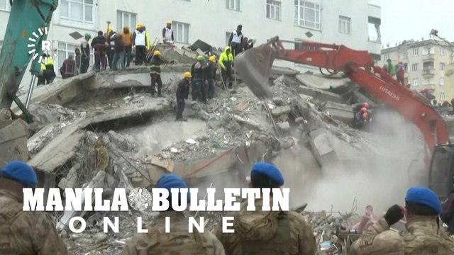 Turkish rescuers scramble to find quake survivors