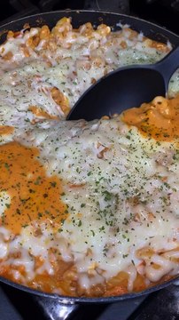 This lasagna skillet is the perfect weekday meal! #EverydayCookingRecipes Everyday Cooking Recipes