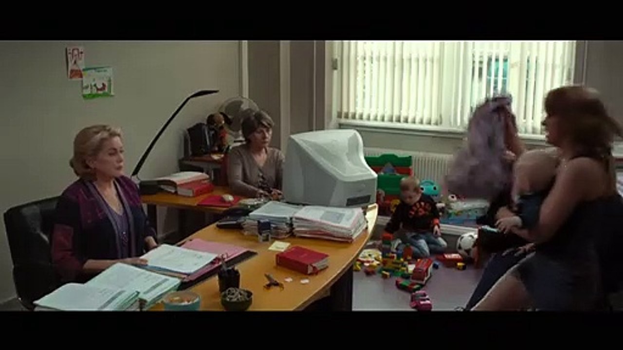 Με το Κεφάλι Ψηλά | movie | 2015 | Official Trailer