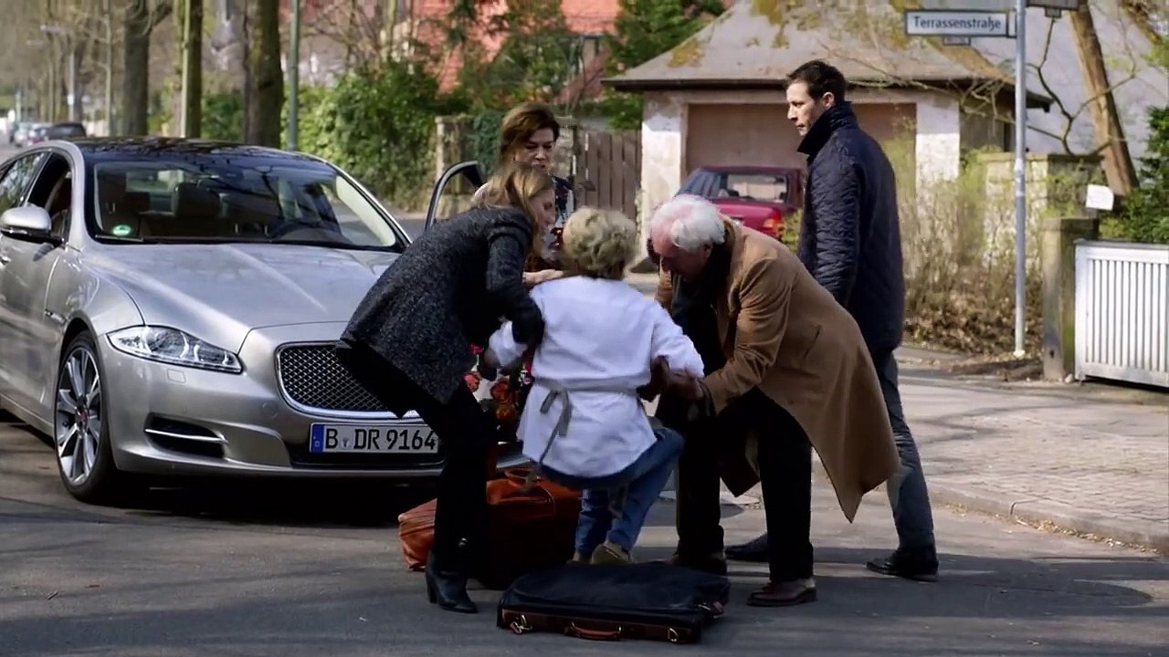 Familienfest | movie | 2015 | Official Trailer