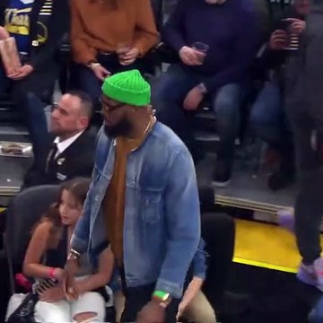 Quand LeBron James s'assoit à côté de vous dans les tribunes...