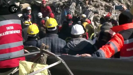 Adıyaman'da depremin 152. saatinde 7 yaşındaki bir çocuk yaralı kurtarıldı