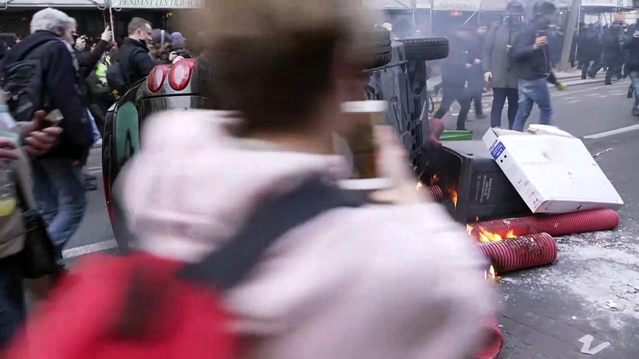 Ausschreitungen am Rande von Großdemo gegen Rentenreform in Paris