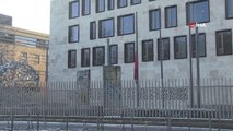Türkiye'nin Pekin Büyükelçiliğindeki Türk bayrağı yarıya indirildi