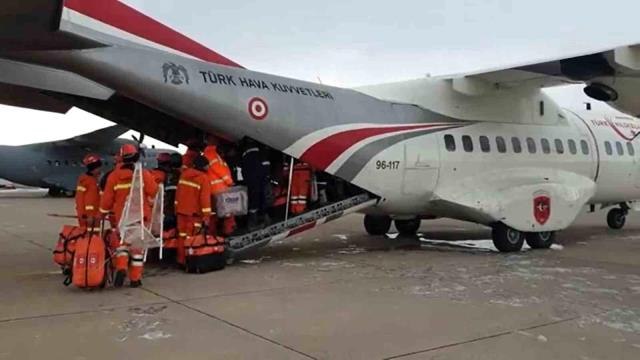 MSB: Hava Kuvvetlerimize ait uçaklar Ankara'dan Adana'ya AKUT ekiplerinin ulaşımını sağladı