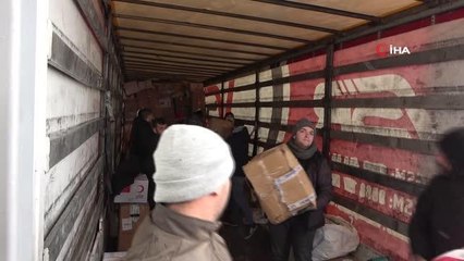 Türk Kızılayı'n lojistik deposundan deprem bölgesine yardım malzemeleri gönderiliyor