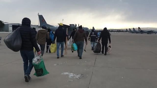 7,7 Büyüklüğündeki Deprem 10 İli Vurdu… Arama Kurtarma Çalışmalarına Katılacak Maden İşçileri Hava Kuvvetleri'ne Ait Uçak ile Adıyaman'a Götürüldü