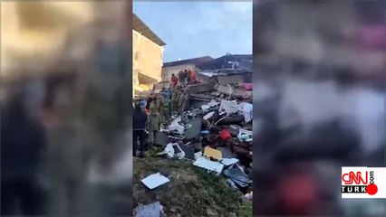 Mehmetçik enkazda zamanla yarışıyor