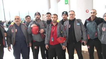 İstanbul Havalimanı'na gelen gönüllülerin deprem bölgelerine gidişi sürüyor