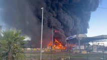 7,7 Büyüklüğündeki Deprem 10 İli Vurdu… İskenderun Limanı'nda Dün Çıkan Yangın Halen Sürüyor