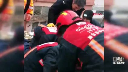 Depremzede ile dalga geçen iki zanlı yakalandı