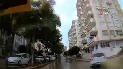 Adana'da 8 katlı binanın yıkılma anı