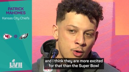 Скачать видео: Mahomes' family 'more excited' for Rihanna than Super Bowl