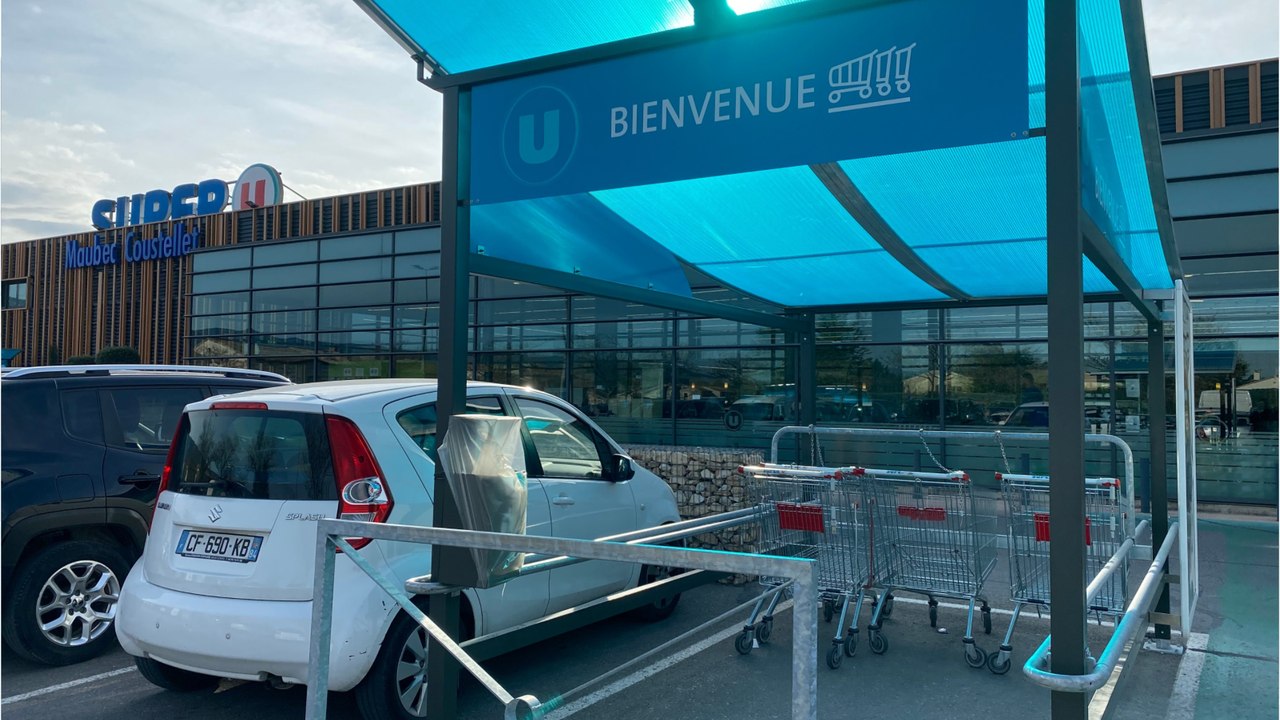 Gâteaux, chips, alcool, bonbons... le drôle de...