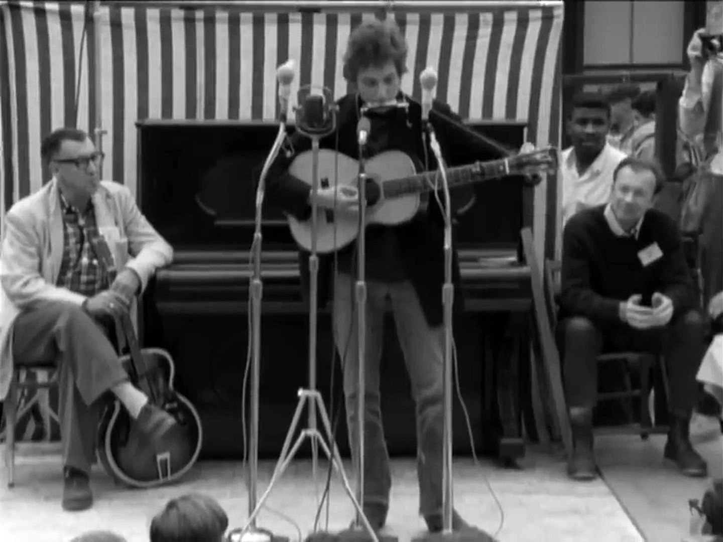 Mr. Tambourine Man (Live at the Newport Folk Festival — 1964) | movie |  1964 | Official Clip - video Dailymotion