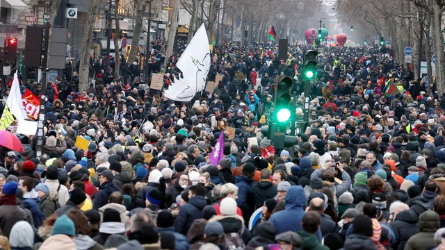 EN DIRECT | Retraites, suivez la manifestation à Paris et les débats à l'Assemblée nationale