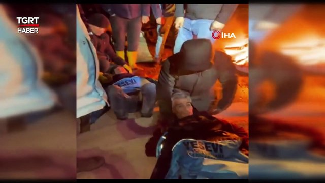 Özel Harekat Umutlarımızı Yeşertti! Depremzede Polise Böyle Teşekkür Etti - TGRT Haber