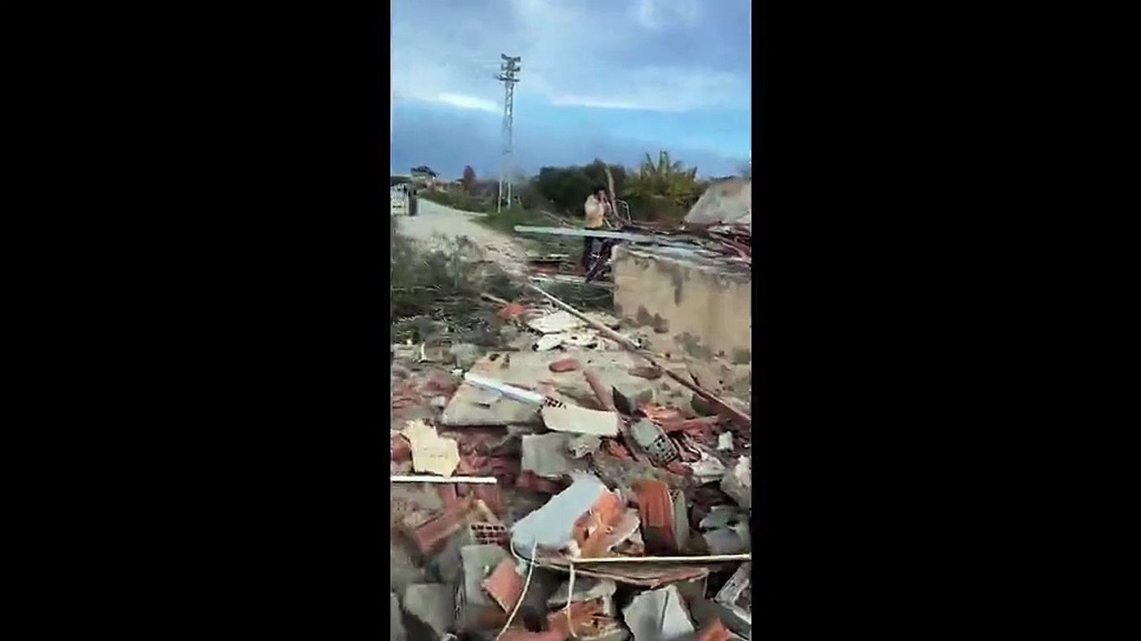 Gökhan Zan Hatay'da enkazlara seslenerek isyan etti: Allah'ını seven buraya gelsin artık