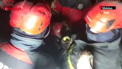 25 Saat Sonra Gelen Mutluluk! Baba ve Kızı Enkazdan İşte Böyle Kurtarıldı! - Türkiye Gazetesi