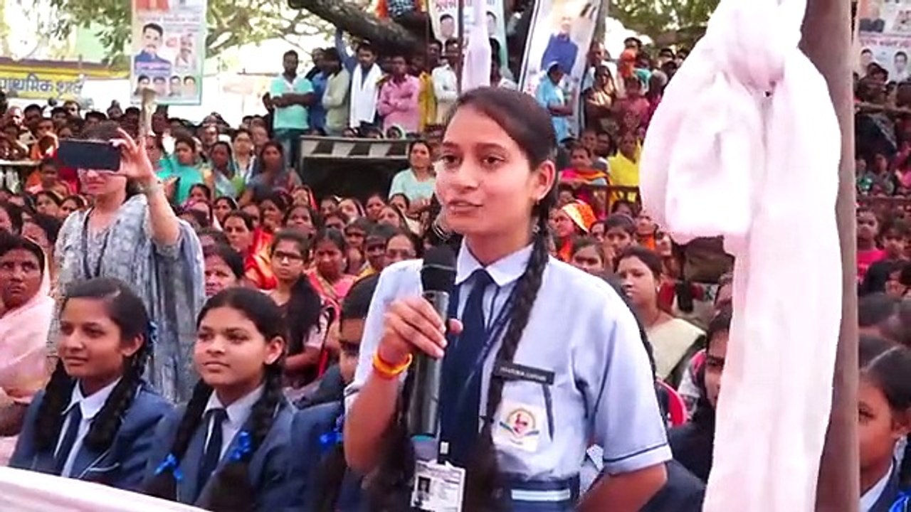स्वामी आत्मानंद अंग्रेजी माध्यम स्कूल में पढ़ती है महिमा