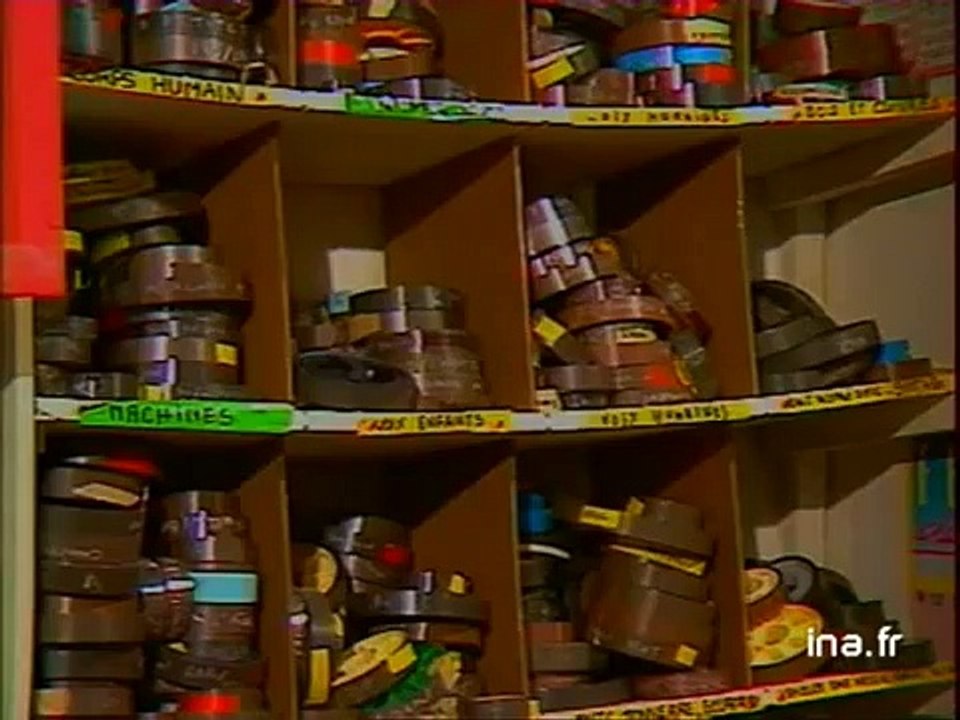 Le petit cirque de toutes les couleurs | movie | 1987 | Official Clip