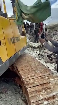 Terremoto in Turchia: ad Aleppo neonato tratto in salvo dalle macerie