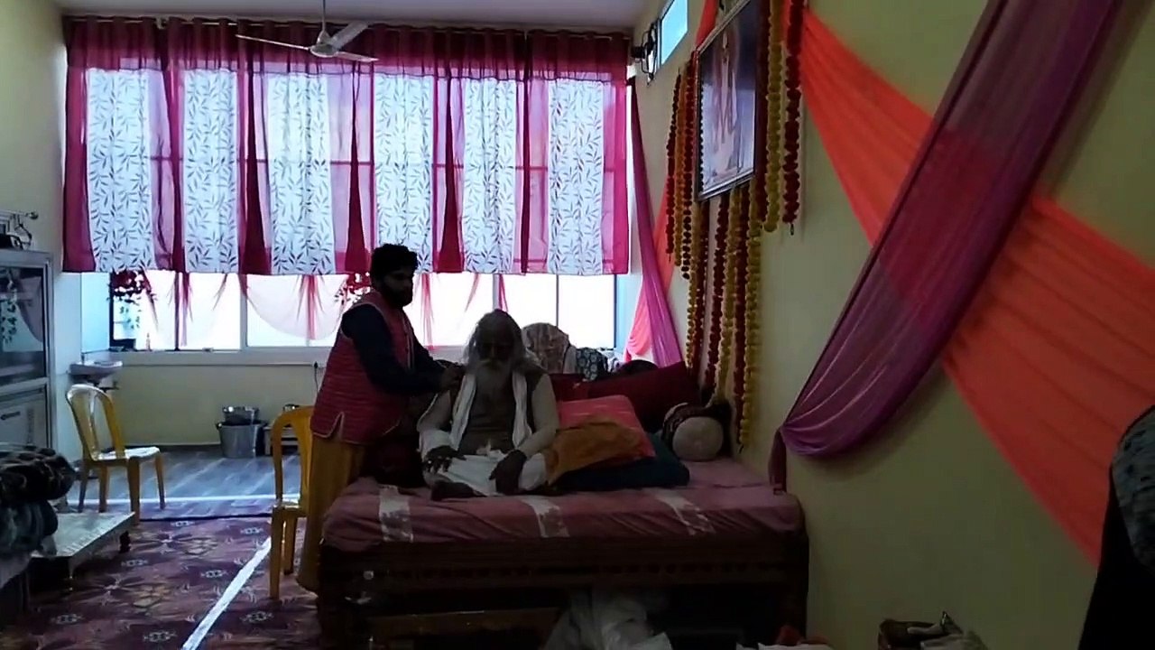 Devotees line up to see Mahant Nritya Gopal Das