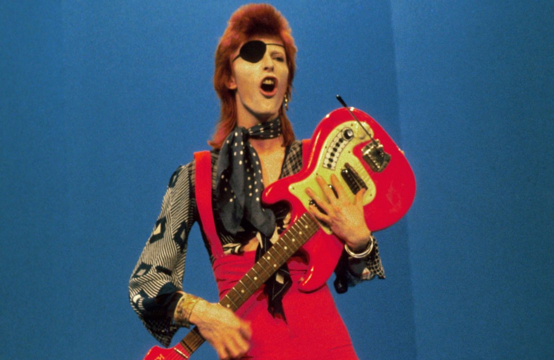 David Bowie's friend states that Harry Styles is 'not worthy of shining David Bowie's shoes'