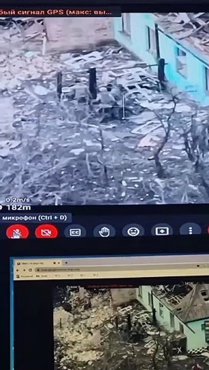 Membros do grupo Wagner a bater no comandante