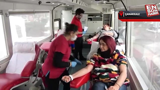 Çanakkale'de vatandaşlar deprem bölgesine kan bağışlıyor