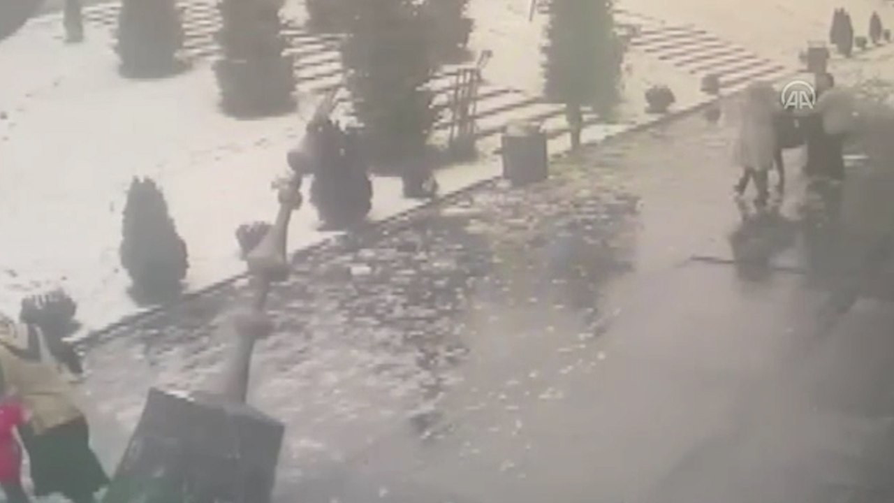 Kayseri'de anne ve evladının depremde yıkılan m...