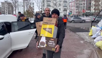 Aksaray'dan deprem bölgesine 20 tır yardım