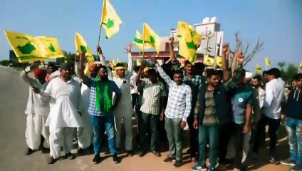 मरू प्रदेश बनाने के मांग पत्र को बेरिकेड्स पर चिपकाया, पुलिस ने आगे नहीं बढने दिया