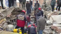 Aydın Büyükşehir Belediyesi'nin Arama Kurtarma Ekipleri Deprem Bölgesinde Çalışmalara Başladı