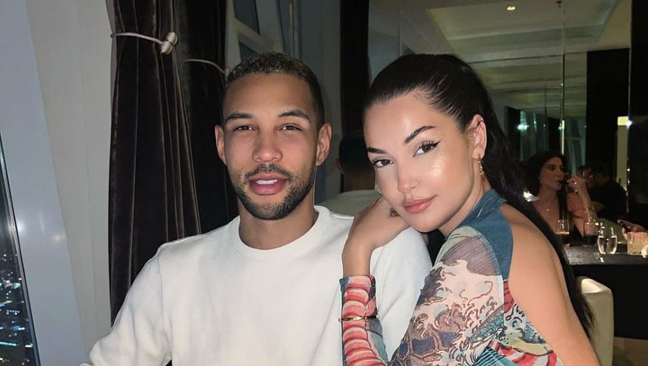 Mit seiner Enisa: YouTuber Simon Desue ist verlobt