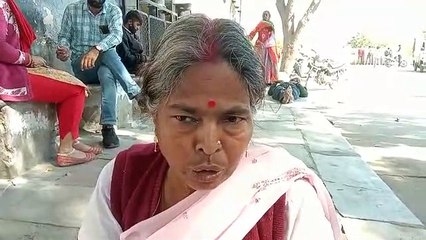 महिला यात्री की गले से सोने की चेन झपटी