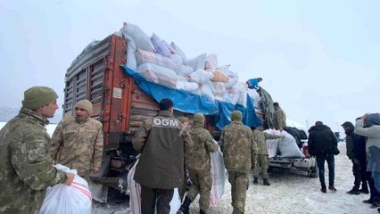 Sarıkamış'tan deprem bölgesine 2 TIR dolusu yardım yola çıktı