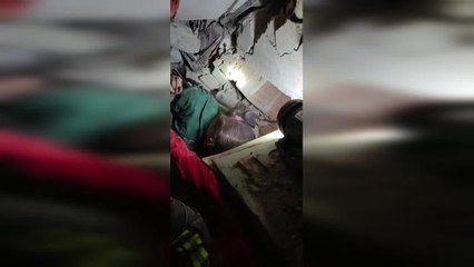 7,7 Büyüklüğündeki Deprem, 10 İli Vurdu… Mersin Büyükşehir Ekipleri, Antakya'da Baba ve Kızını Enkazdan Kurtardı