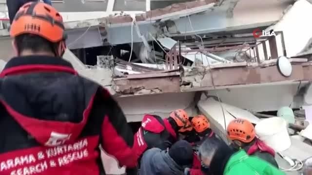 Malatya, Turgut Özal Mahallesi'nde enkaz çalışmaları devam ediyor