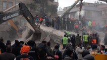 Son Dakika: 10 ili vuran depremde bilanço her geçen dakika ağırlaşıyor! Hayatını kaybedenlerin sayısı 4544'e yükseldi