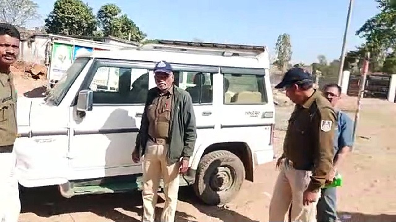 Video Story : नाकाबंदी कर पुलिस ने पकड़ा 8 किलो...